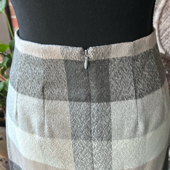 LOFT Plaid Gray and Cream Women's Skirt - Picture 5 of 8